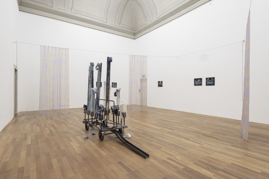 Pauline Curnier Jardin, Durata di cera (Was man aus Liebe tut)/ La notte del 17 novembre, 2022 (in the front) and Was man aus Liebe tut, 2022 (behind). Exhibition view Kunsthalle Winterthur, 2023. Foto: Christian Schwager © 2023 Kunsthalle Winterthur / Pauline Curnier Jardin / ChertLüdde