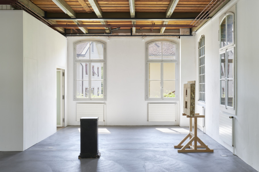 Exhibition view, Brad Kronz, Nine Types of Industrial Pollution, Kunsthalle Friart Fribourg, 2023. Photo : Guillaume Python. Courtesy of the artist and Kunsthalle Friart Fribourg