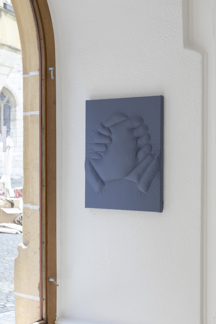 Installation view, ENTRE NOUS, Laura Veenemans, KRONE COURONNE, 2025. Photo credit: Michal Schorro