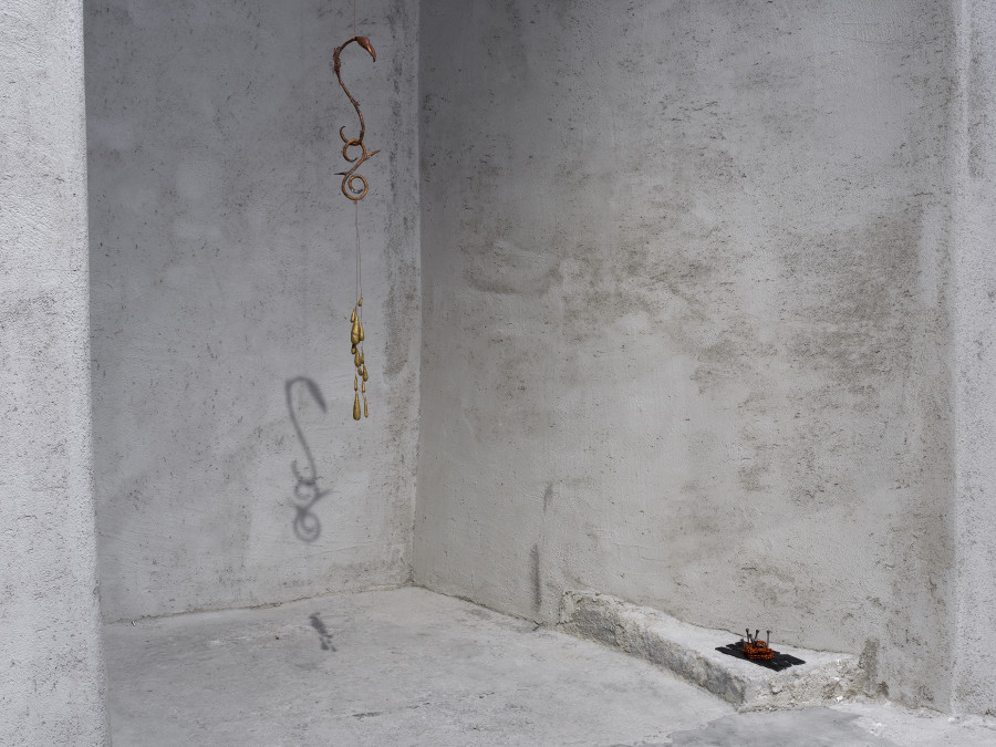 Exhibition view «nudos de tiempo» by ektor garcia, mixed media installation, Cabaret Voltaire 2022. Photo: Cedric Mussano. Courtesy: the artist