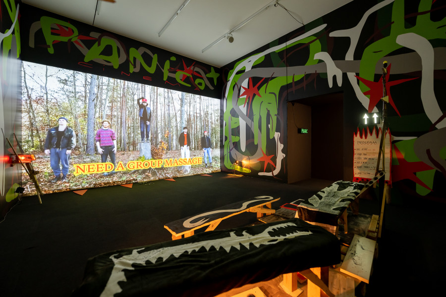 lnstallationsansicht Augustin Rebetez. Vitamin, 18.2. - 29.5.2023, Aargauer Kunsthaus, Aarau, Augustin Rebetez, Cinema Panico, 2019. Foto: ullmann.photography