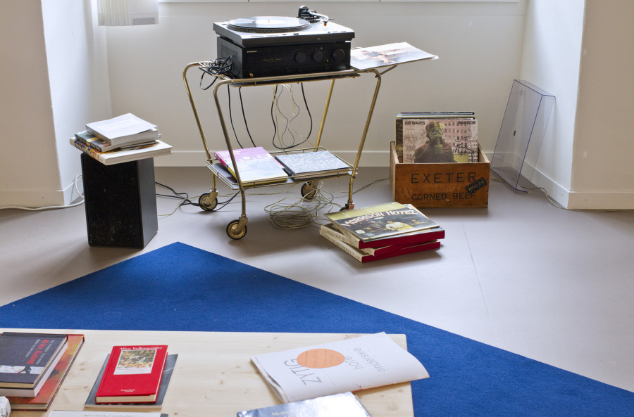 Maria Bänziger, Silja Dietiker, Edgar Leciejewski, Lea Gygli, «hOTel anderswo» im Zimmermannhaus Brugg, 2023. Foto: Edgar Leciejewski