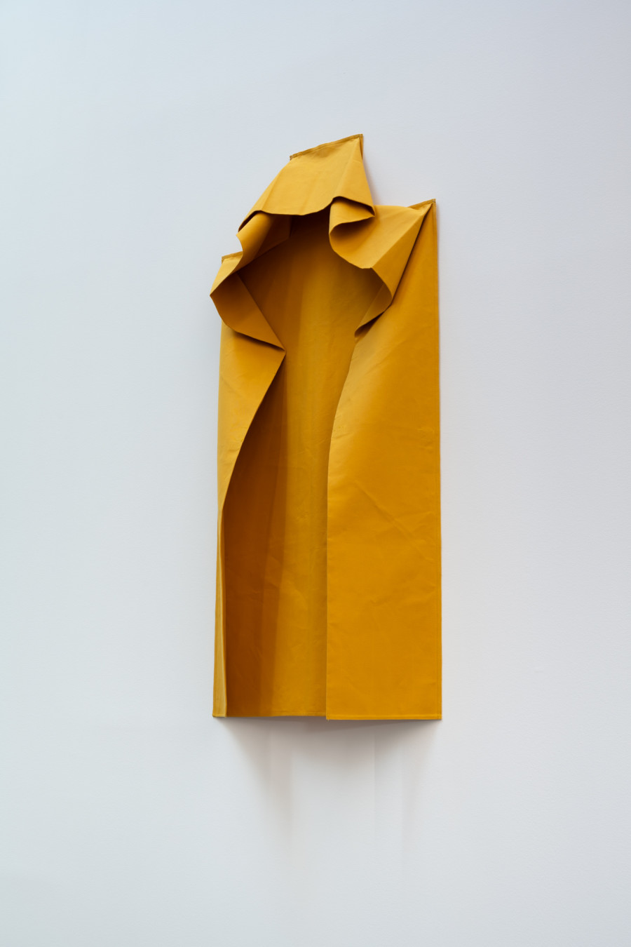 Franz Erhard Walther, Nürnberger Raum, 2017. Sammlung Kerstin Hiller und Helmut Schmelzer. Leihgabe im Neuen Museum Nürnberg © 2025, ProLitteris, Zurich. Ausstellungsansicht / Installation view Kunsthaus Baselland 2025. Foto / Photo: Finn Curry