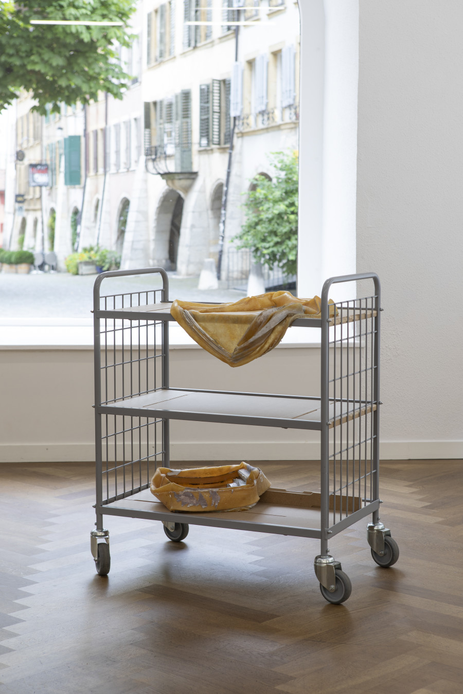 Installation view, A SEQUEL SEEPING NEARBY, Leolie Greet, KRONE COURONNE, 2025. Photo credit: Michal Schorro