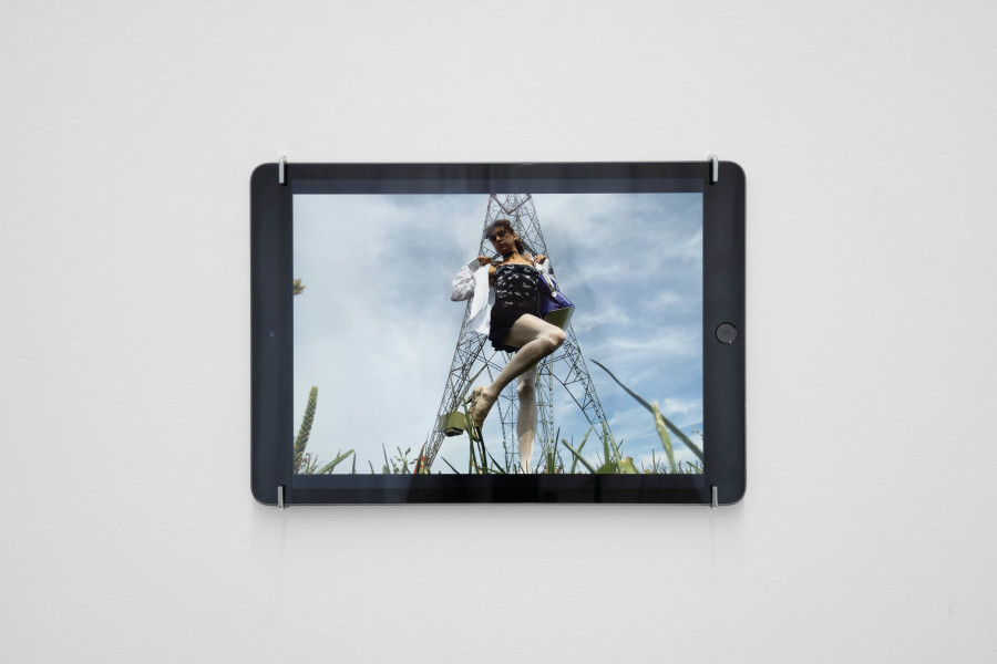 Billy Morgan, Taurus, 2022. 2-channel video installation, 16:9 (colour, sound), 24‘30‘‘. Installation view from the solo show Lackadaisies, curated by marytwo, jevouspropose, Zurich, 2025. Courtesy the artist and marytwo, photo: marytwo, Elvira Baettig