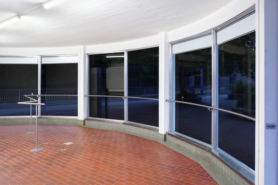 Exhibition view, Where we haven t been, 13 Vitrine, Lausanne, 2025. Una Björg Magnúsdóttir, Trace the corner, 2025, Custommade steel structure