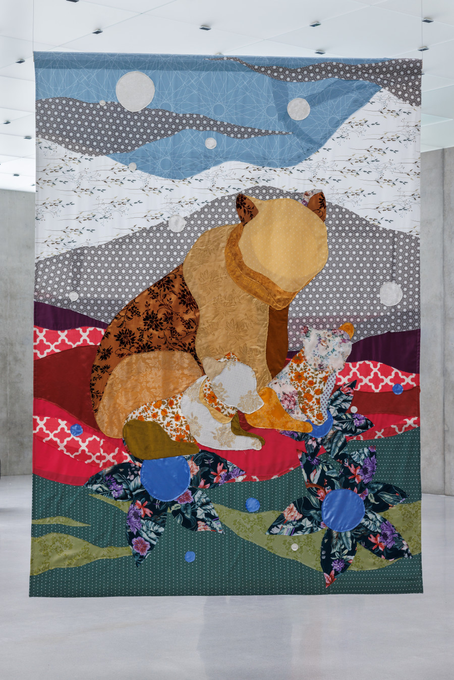 Małgorzata Mirga-Tas, Tełe Ćerhenia Jekh Jag, Exhibition view third floor Kunsthaus Bregenz, 2025, Romani Ryćhini familia (Roma bear family), 2025. Photo: Markus Tretter. © Małgorzata Mirga-Tas, Kunsthaus Bregenz. Courtesy of the artist, Foksal Gallery Foundation, Warsaw, Frith Street Gallery, London, Karma International, Zurich