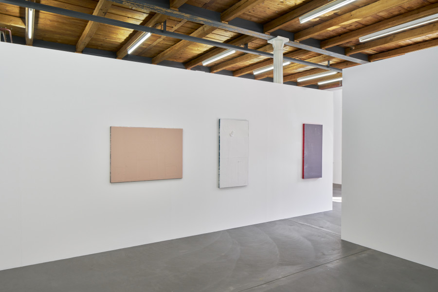 Installation view, Richard Sides, Art & Alienation, Kunsthalle Friart Fribourg, 2025. Photo: Guillaume Python. Courtesy of the artist and KIN, Brussels