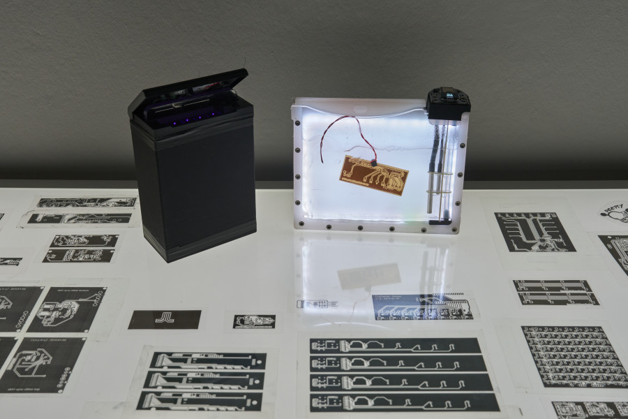 [ a n y m a ] Michael Egger, Ätzbox, 2018/2024. Photo: Guillaume Python. Courtesy of the artist and Kunsthalle Friart Fribourg