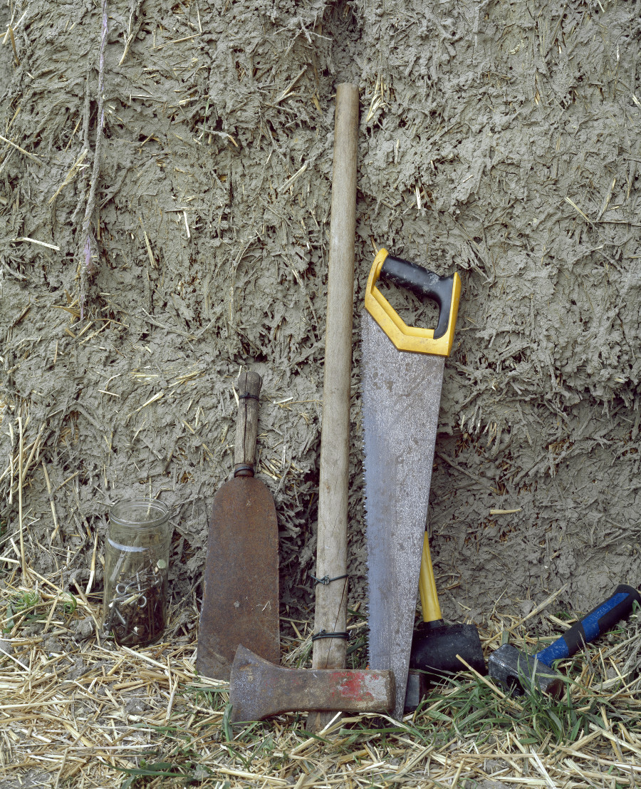 Jardins des Vertus, at the foot of a straw wall, Aubervilliers, May 8, 2021. Inkjet print (Canson Baryta Photographique paper) mounted on Dibond, Plexiglas box, 63 x 51 x 5 cm, Ed. 1/5 + 2 AP
