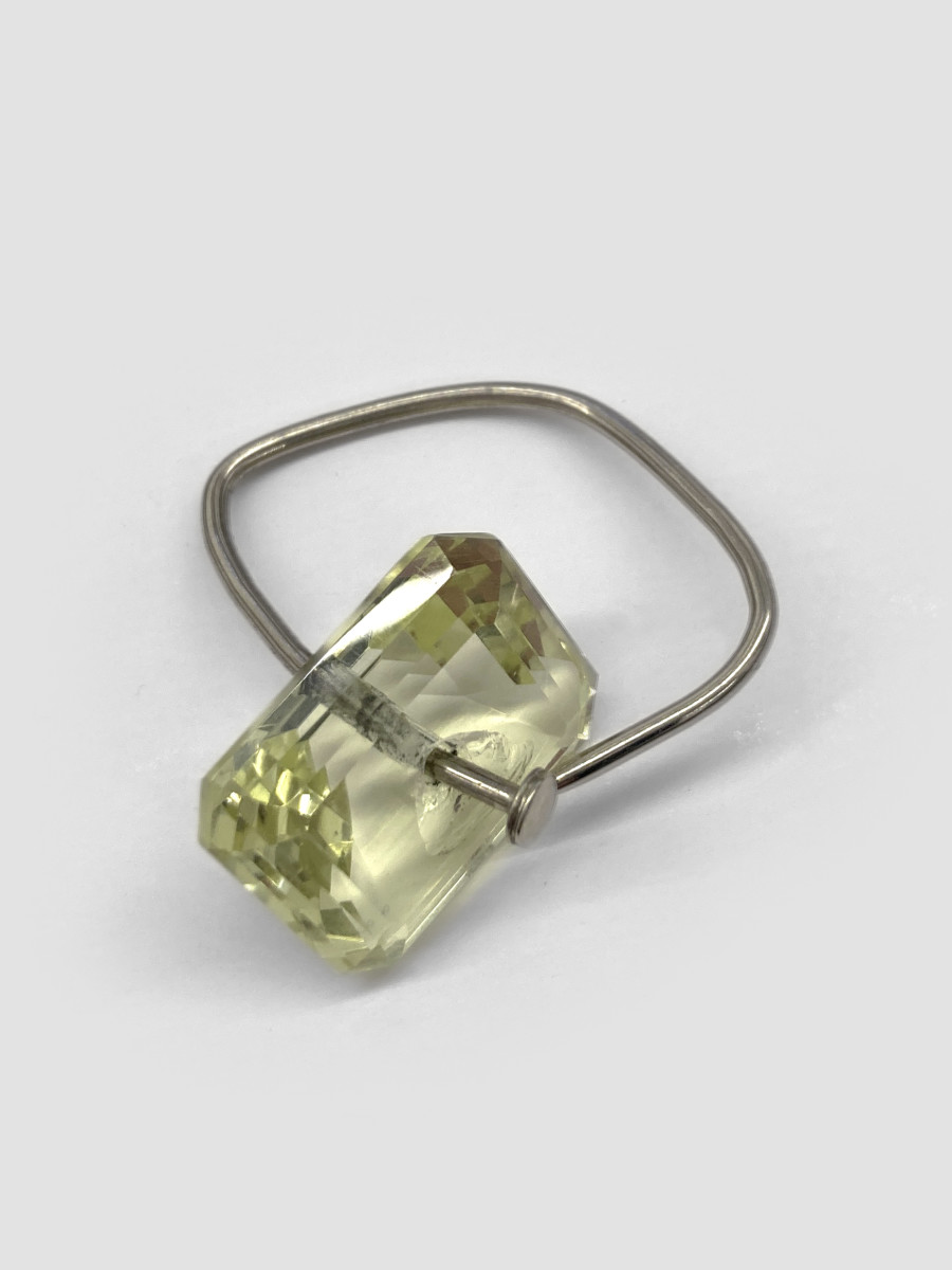 Bernhard Schobinger, Nagel-Ring / Nail Ring, 2011, Ring made of lemon citrine, white gold 750, 3 x 2.9 x 1.9 cm, Ring size 12, inner ⌀ 1.4 cm