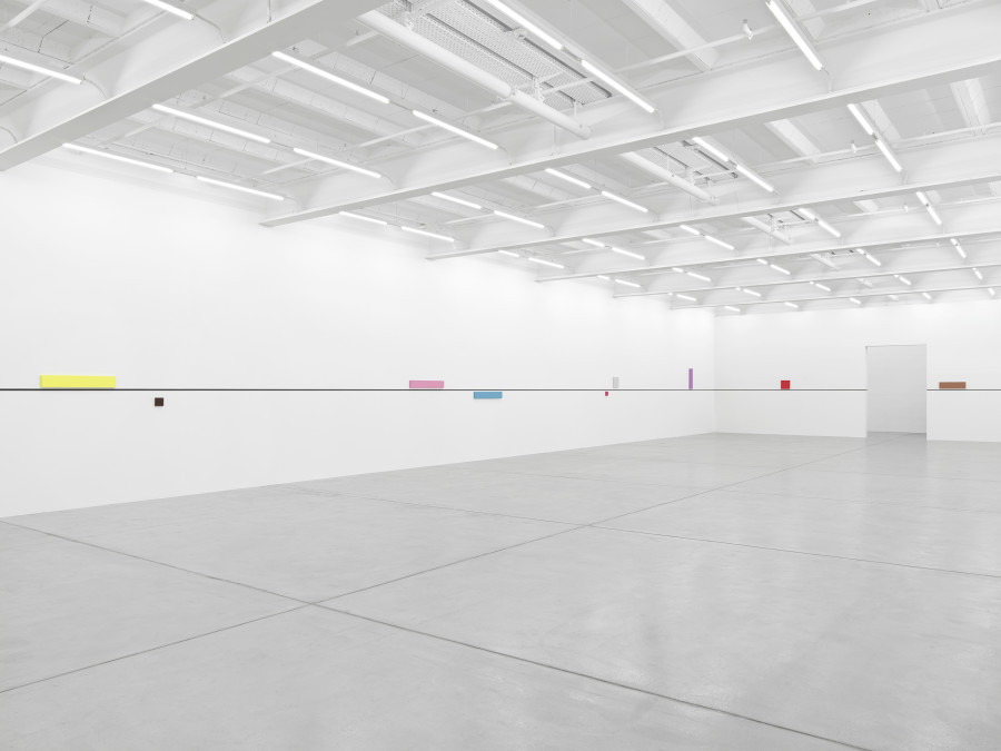 Installation view, Gerwald Rockenschaub, bass+ (re)modification, Galerie Eva Presenhuber, Zurich, MaagAreal, 2024. © Gerwald Rockenschaub. Courtesy the artist and Galerie Eva Presenhuber, Zurich / Vienna. Photo: Stefan Altenburger Photography, Zürich