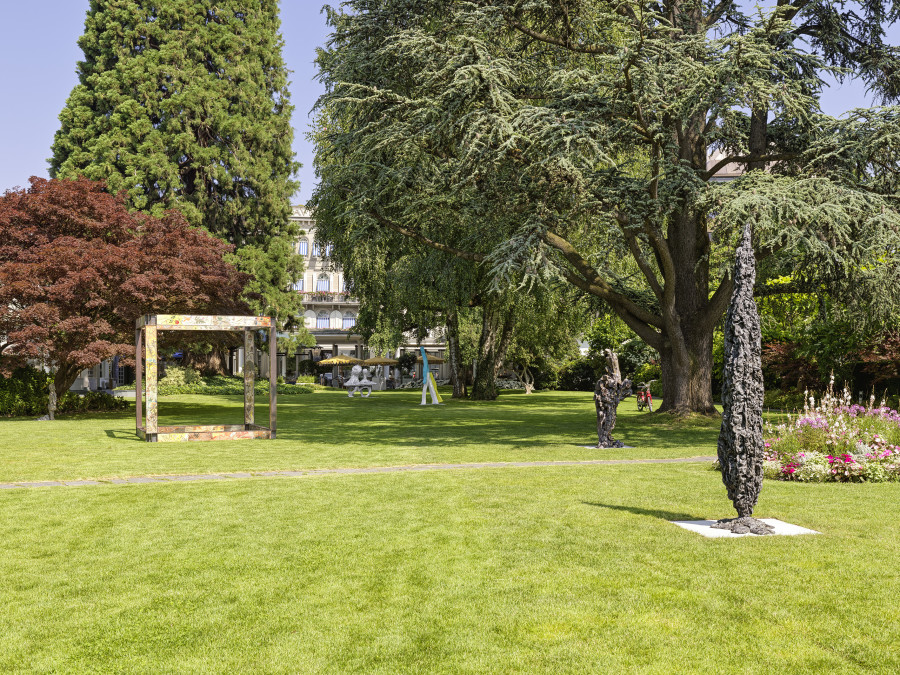Installation view, Art in the Park XXIII, Baur au Lac, Zurich, 2025. Courtesy of the artists and Galerie Eva Presenhuber, Zurich / Vienna. Photo: Stefan Altenburger Photography, Zürich