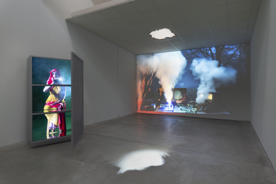 Tony Oursler, Room: 7-11, Artworks (from left to right): Cryogenic, σπέρμα (both 2025). Exhibition view, Tony Oursler, Hoisted from the Pit, Kunst Museum Winterthur, 2025. Photo: Reto Kaufmann