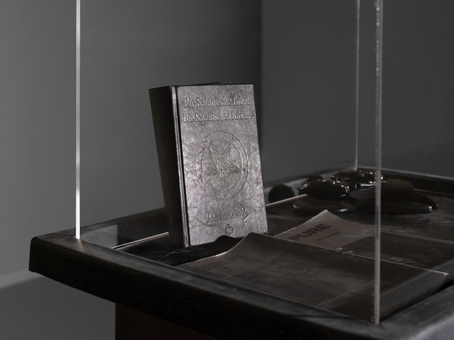 Julian-Jakob Kneer, FANATIC (8), 2025, Archival Satanic Bible, WWJD bracelet, Disneyland Tokyo headband, archival Peter Sotos PURE #1 zine, cast rubber and acrylic glas vitrine, 76 x 54 x 35 cm. Courtesy the artist and Blue Velvet, Zurich. Exhibition views by Andrea Luca Ammann.