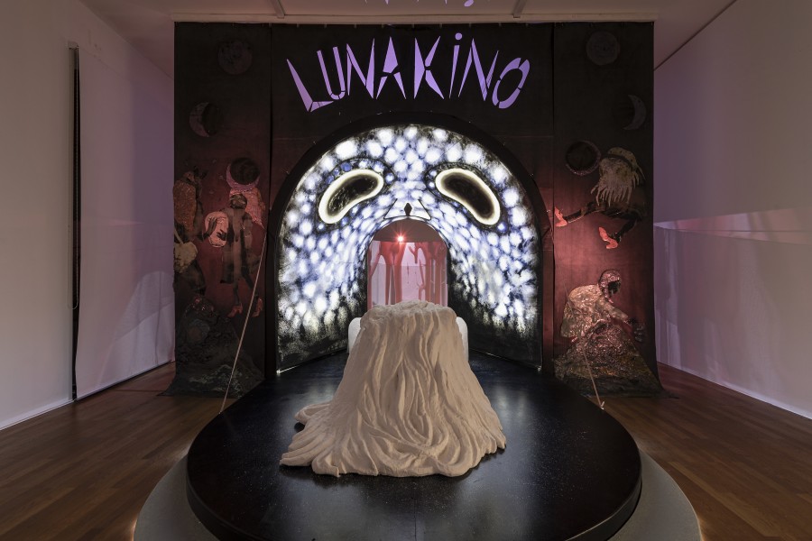Pauline Curnier Jardin, Luna Kino, 2022. Exhibition view Kunsthalle Winterthur, 2023. Foto: Christian Schwager © 2023 Kunsthalle Winterthur / Pauline Curnier Jardin / ChertLüdde