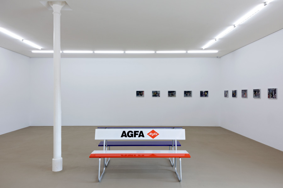 Bank I (Agfa), Gina Folly, « Gina Folly. Autofocus », exhibition view at the Kunstmuseum Basel | Gegenwart, 2023, galvanised steel, lacquered aluminium, Object: 80 x 170 x 54 cm, © by the artist / the artist, Gina Folly, 2023 / Quasitutto, Series of works, Gina Folly, « Gina Folly. Autofokus », C-print, framed, Picture: 80 x 60 cm; Picture: 60 x 80 cm; Picture: 27.5 x 36 cm, © by the artist / the artist, Gina Folly, 2023, Photo: Emanuel Rossetti.