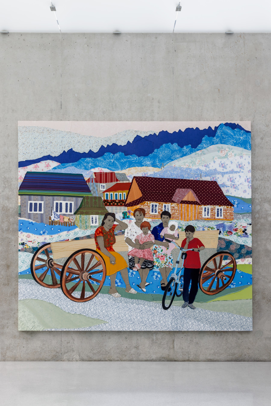 Małgorzata Mirga-Tas, Tełe Ćerhenia Jekh Jag, Exhibition view first floor Kunsthaus Bregenz, 2025, Kana werdan jawela kierdo andro drom (When the wagon is ready to go), 2025. Photo: Markus Tretter. © Małgorzata Mirga-Tas, Kunsthaus Bregenz. Courtesy of the artist, Foksal Gallery Foundation, Warsaw, Frith Street Gallery, London, Karma International, Zurich