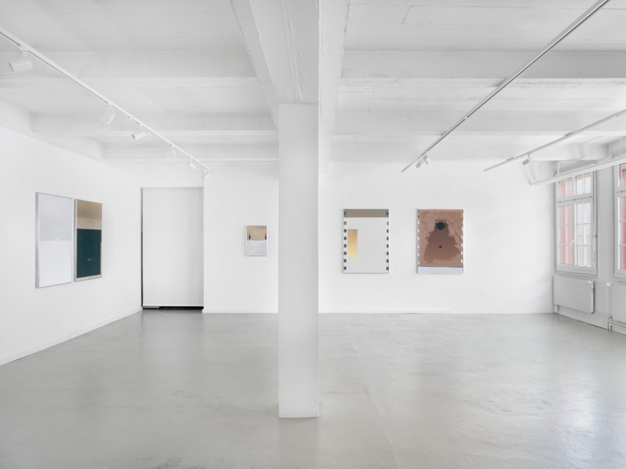 Exhibition view, Sebastian Stadler, Aqua Tuning, Galerie Heinzer Reszler, 2025. Courtesy of the artist and the gallery. Photo credit: Julien Gremaud