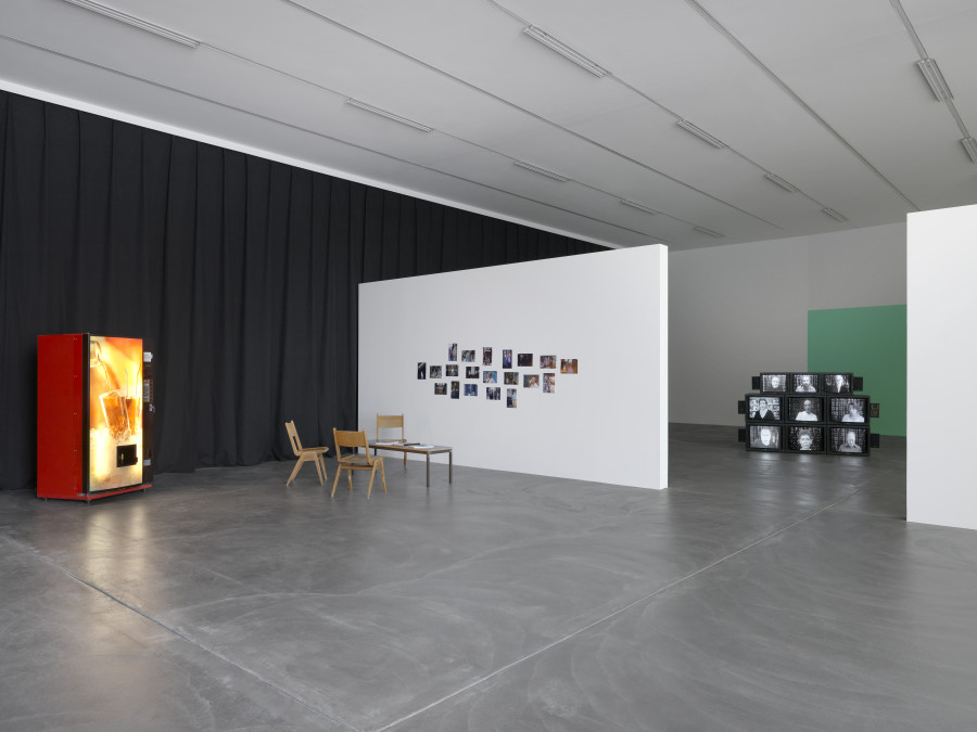 Installation view, ART CLUB2000, Selected Works 1992-1999, Kunsthalle Zürich, 2021, photo: Annik Wetter