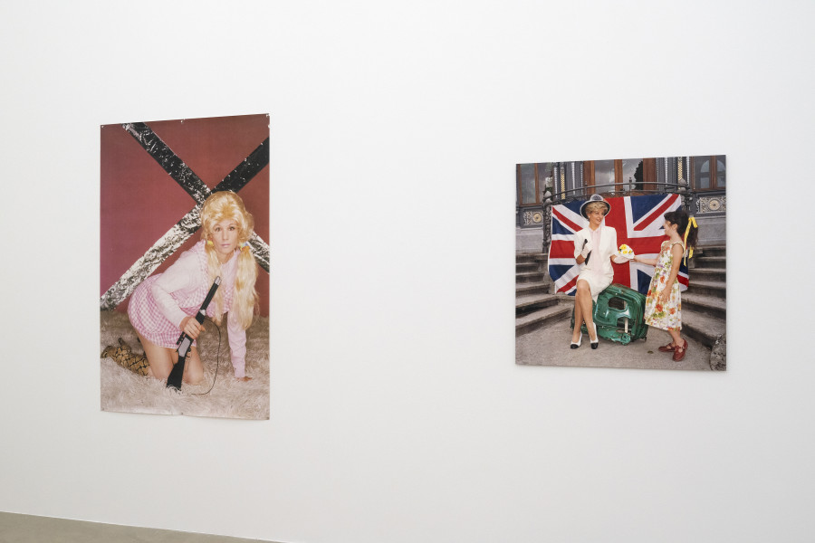 Installationsansicht Eine Frau ist eine Frau ist eine Frau... Eine Geschichte der Künstlerinnen 27.8.2022 – 15.1.2023, Aargauer Kunsthaus, Aarau. Susann Walder, Wild-West, undatiert, Diana 1997, 1998. Aargauer Kunsthaus, Aarau / Depositum der Sammlung Andreas Züst. Foto: Zoe Tempest, Zürich