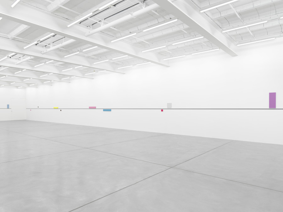 Installation view, Gerwald Rockenschaub, bass+ (re)modification, Galerie Eva Presenhuber, Zurich, MaagAreal, 2024. © Gerwald Rockenschaub. Courtesy the artist and Galerie Eva Presenhuber, Zurich / Vienna. Photo: Stefan Altenburger Photography, Zürich