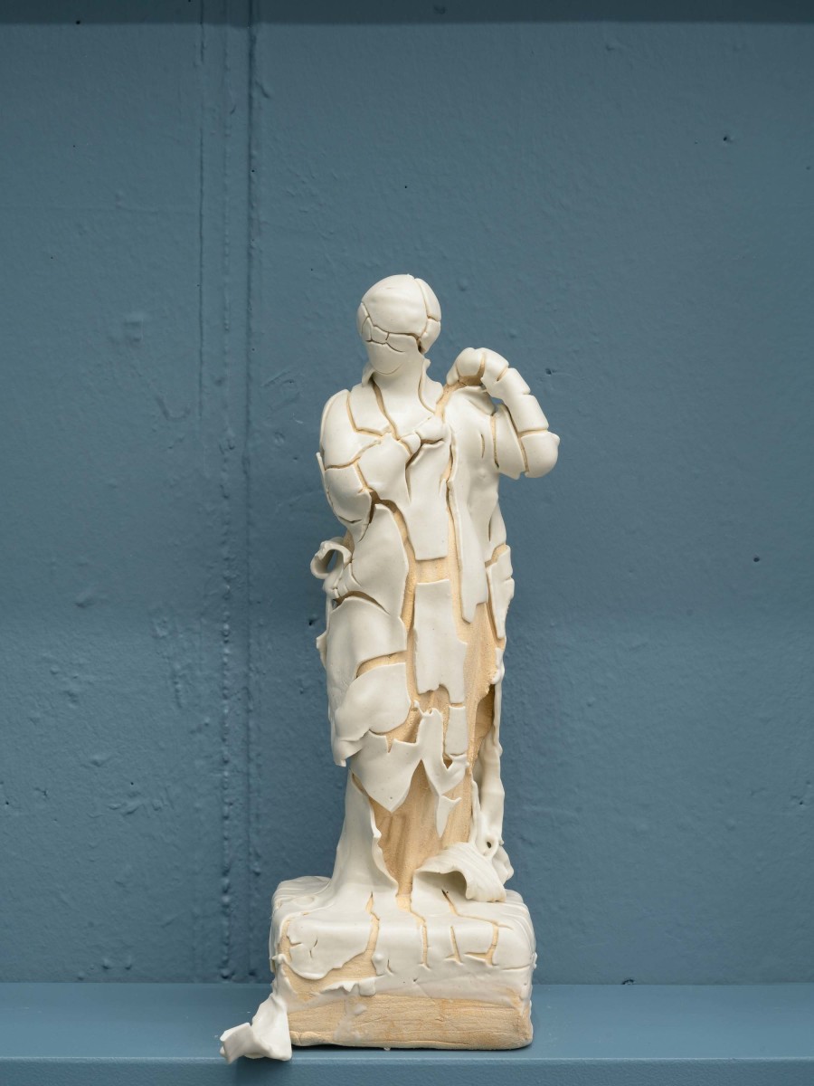 Christian Gonzenbach, Aphrodite, 2021, earthenware coated stoneware, 29 x 10 x 10 cm, Galerie Heinzer Reszler, 2021-2022. Courtesy of the artist and Heinzer Reszler gallery.