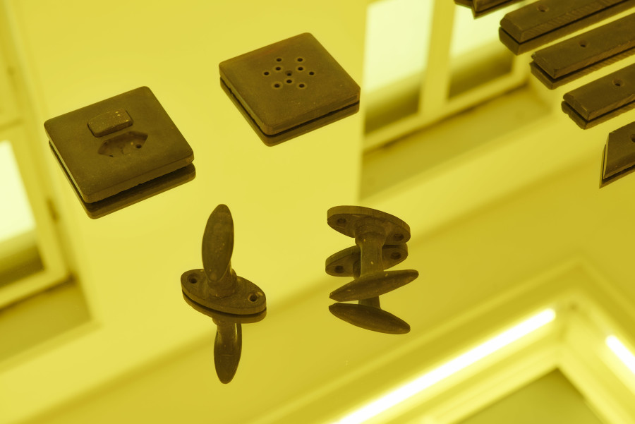 P. Staff in collaboration with Basse Stittgen, Bloodheads (Kunsthalle Basel), 2023, detail, in: P. Staff, In Ekstase, Kunsthalle Basel, 2023, photo: Philipp Hänger / Kunsthalle Basel