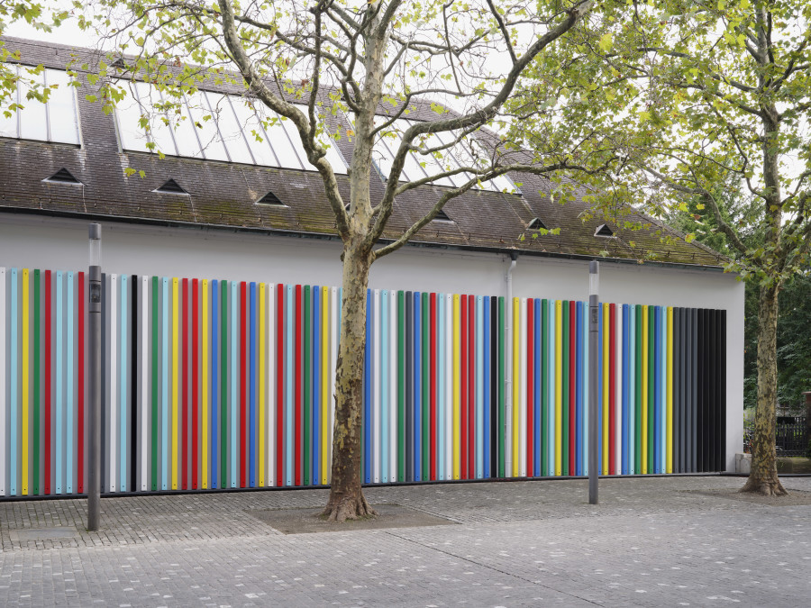 Coumba Samba, Wild Wild Wall, 2025, installation view, in: Coumba Samba, Wild Wild Wall, Kunsthalle Basel Back Wall Project, 2025, photo: Philipp Hänger / Kunsthalle Basel