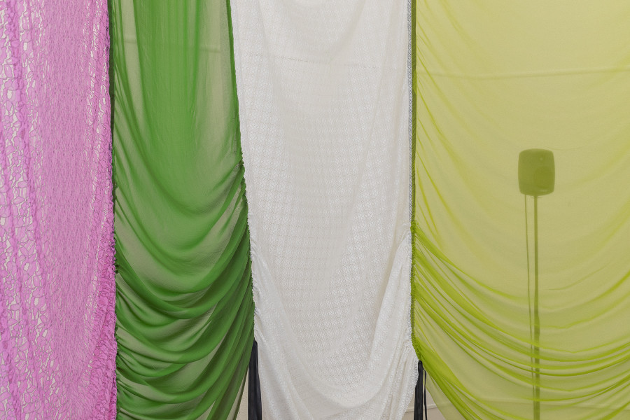 Lara Dâmaso, Echo chambers, 2022. Multimedia installation, curtains, 3-channel sound installation with performances. With the collaboration of Blanca Bianchi. Credit photo: © Guadelupe Ruiz