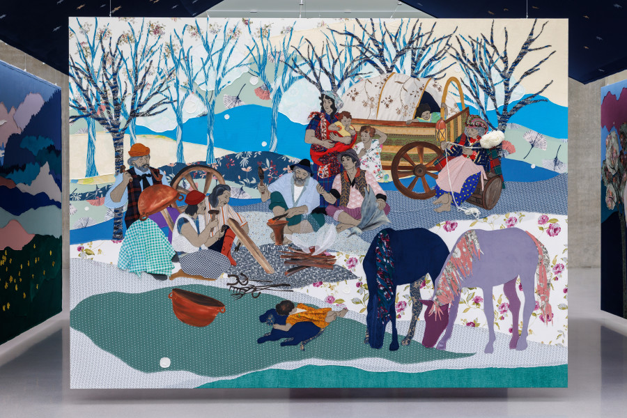 Małgorzata Mirga-Tas, Tełe Ćerhenia Jekh Jag, Exhibition view second floor Kunsthaus Bregenz, 2025, Siukar trasta widzian dale Kovaciskri jag (Beautfiul metal things come out of the blacksmith’s fire), 2025. Photo: Markus Tretter. © Małgorzata Mirga-Tas, Kunsthaus Bregenz. Courtesy of the artist, Foksal Gallery Foundation, Warsaw, Frith Street Gallery, London, Karma International, Zurich