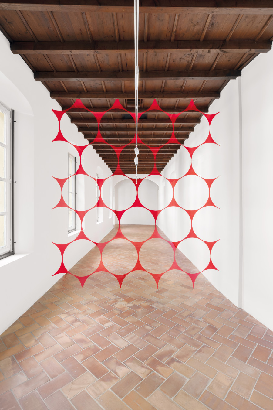Dischi vuoti e semivuoti nel rettangolo, Mendrisio, 2026. Acrylic paint and vinyl film. © Felice Varini 2026, ProLitteris, Zurich. Photo: Mattia Mognetti