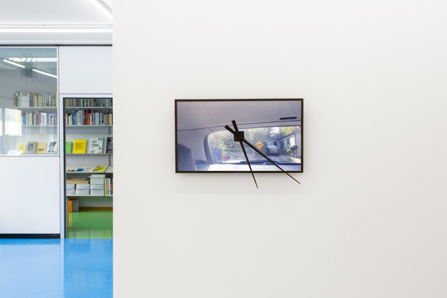 Installation view, Recessment, Stretcher, Basel, 2025. Bernhard Hegglin: Screenclock, Blend to Motion 2025. Courtesy of the artists and Stretcher. Photo: Nina Rieben