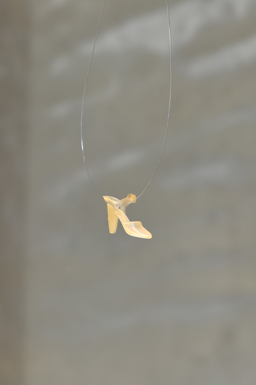 Lyna Azwaw, Miss carry the edge (vitrine)., 2025 ©Thomas Maisonnasse | Halle Nord 2026