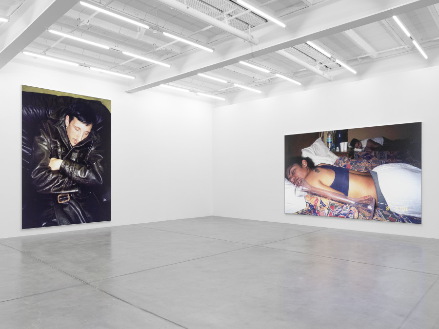 Installation view, Steven Shearer, The Golden Recline, Galerie Eva Presenhuber, Maag Areal, Zurich, 2025. © Steven Shearer. Courtesy the artist and Galerie Eva Presenhuber, Zurich / Vienna. Photo: Stefan Altenburger Photography, Zürich