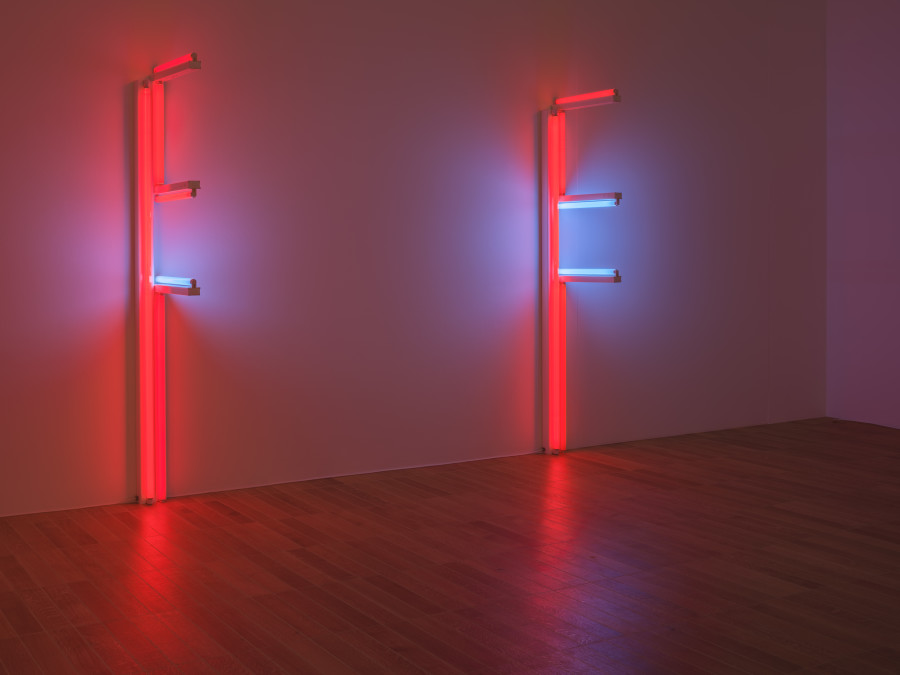 Dan Flavin, untitled (for John Heartfield) 3b, 1990, red and blue fluorescent light. © Stephen Flavin / 2024, ProLitteris, Zurich. The Dan Flavin Estate, courtesy of David Zwirner. Photo Credit: Florian Holzherr
