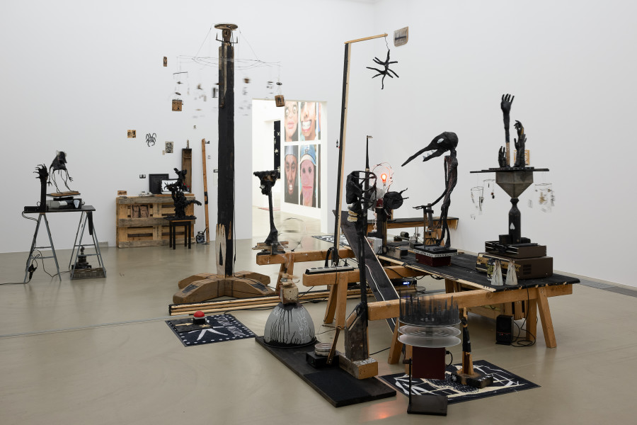 lnstallationsansicht Augustin Rebetez. Vitamin, 18.2. - 29.5.2023, Aargauer Kunsthaus, Aarau, Augustin Rebetez, Studio Mistake, 2023, ln Zusammenarbeit mit Colin Jeanneret, Stanislas Delarue, Lia Martinelli, Zoé Philipona. Foto: ullmann.photography