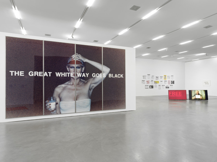 Ausstellungsansicht Katharina Sieverding, The Great White Way Goes Black, 1977/1997, !Mediengruppe Bitnik, Delivery for Mr. Assange, 2013, Guerrilla Girls, 1985-1991, Ohne Titel (Set von 23 Vintage Poster), Gianni Motti, I›m Not on Facebook, 2010/2016. Sammlung Migros Museum für Gegenwartskunst, Foto: Stefan Altenburger Photography, Zurich