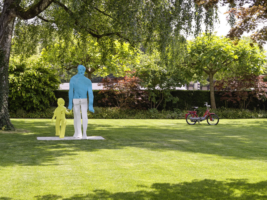 Installation view, Art in the Park XXIII, Baur au Lac, Zurich, 2025. Courtesy of the artists and Galerie Eva Presenhuber, Zurich / Vienna. Photo: Stefan Altenburger Photography, Zürich