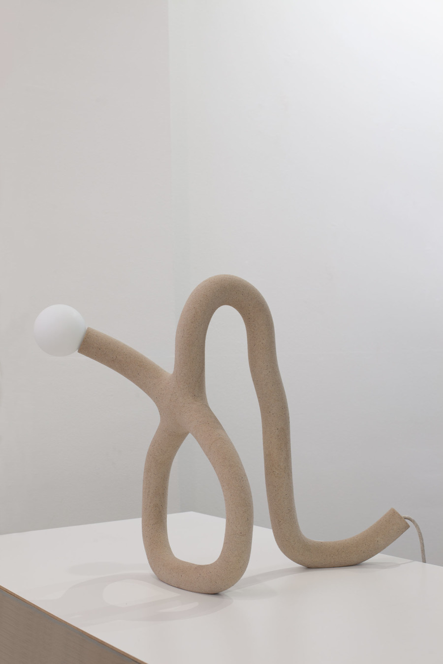 Hot Wire Extension/Fabio Hendry – Native Object 16, Floor light, 2022, Ed. 1/9 + 2 AP Courtesy of the artist and Herrmann Germann Conspirators, 2021