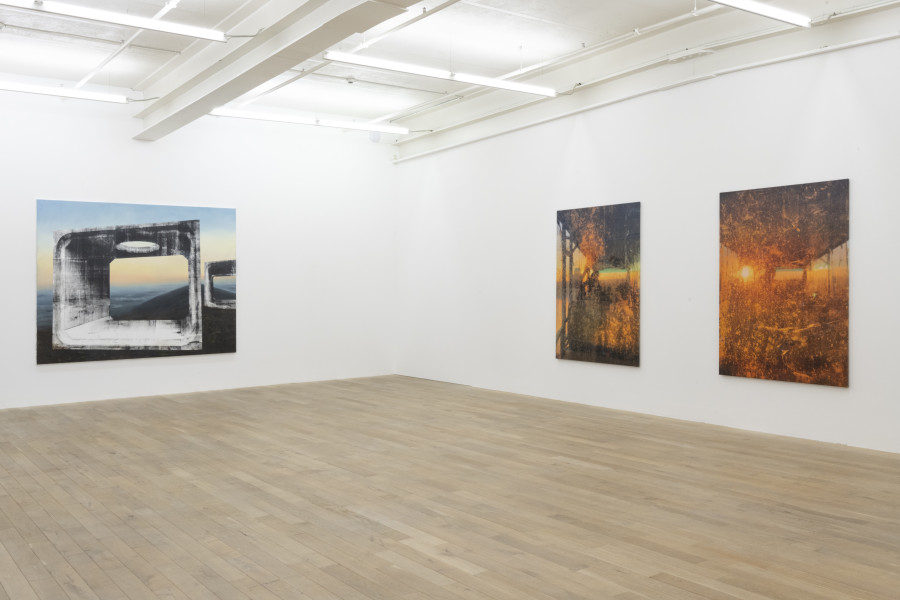 Installation view, „Eva Nielsen: Limestone“. Courtesy of the artist and Galerie Peter Kilchmann, Zurich, Paris. Photo: Sebastian Schaub.