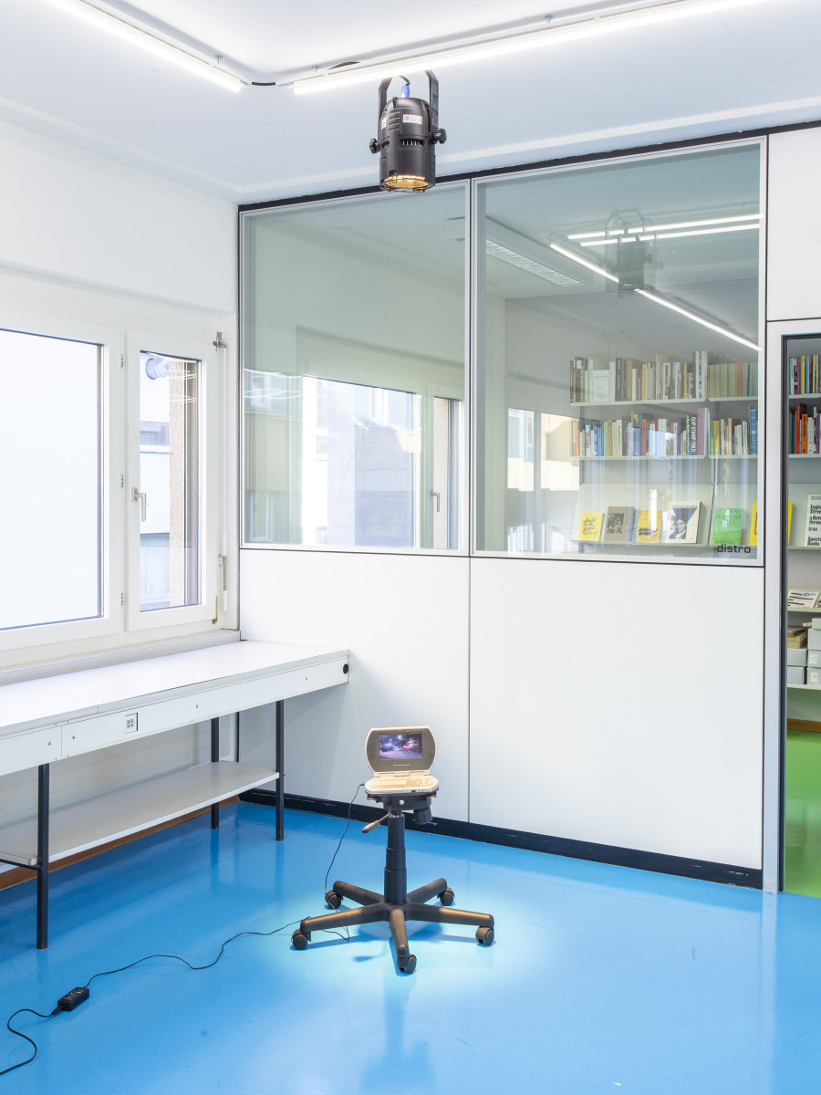 Installation view, Recessment, Stretcher, Basel, 2025. Olivia Vidovic: BURST OPEN STAR 2025. Courtesy of the artists and Stretcher. Photo: Nina Rieben