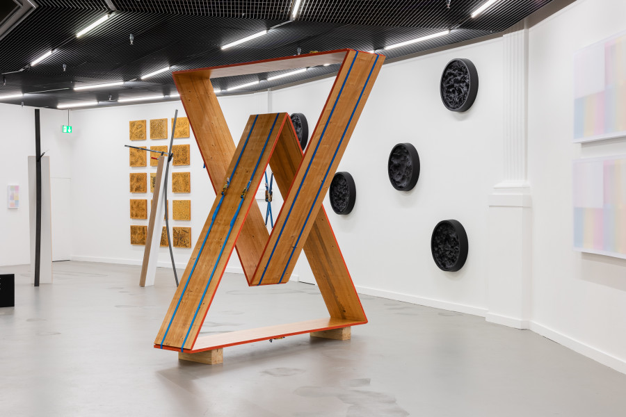 Exhibition view, VON DEN DINGEN, Kunsthalle Luzern, 2022. Photo credit: Kilian Bannwart