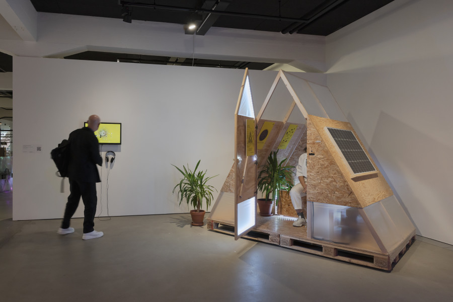 no1s1 Labs und Dezentrum, no1s1, 2021, exhibition view «Collective Worldbuilding – Art in the Metaverse», 2023, HEK, Photo: Franz Wamhof