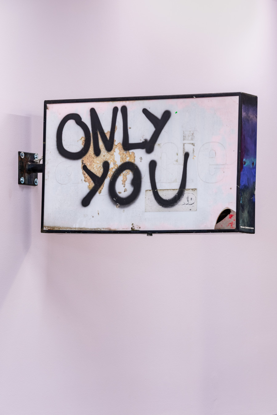 Exhibition view, Love, Gruppenausstellung in der Kunsthalle Luzern, Kunsthalle Luzern, 2025. Photo credit: Kilian Bannwart