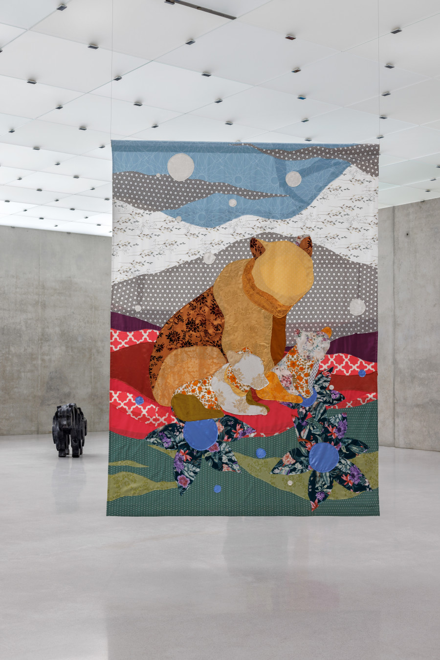 Małgorzata Mirga-Tas, Tełe Ćerhenia Jekh Jag, Exhibition view third floor Kunsthaus Bregenz, 2025, Romani Ryćhini familia (Roma bear family), 2025. Photo: Markus Tretter. © Małgorzata Mirga-Tas, Kunsthaus Bregenz. Courtesy of the artist, Foksal Gallery Foundation, Warsaw, Frith Street Gallery, London, Karma International, Zurich