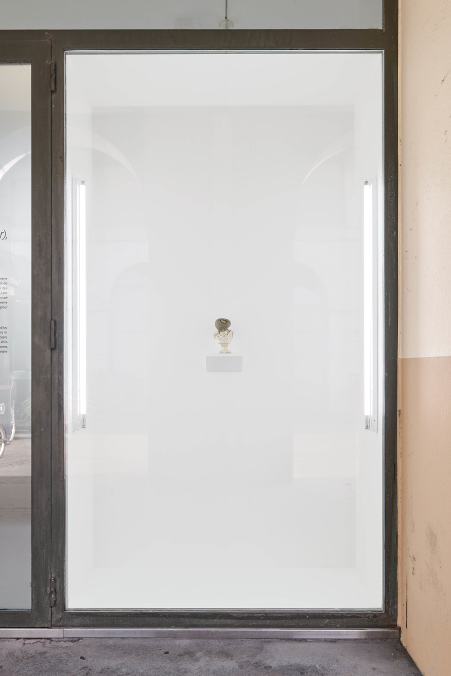 Exhibition view, Jardins Défiants (Defiant Gardens), Halle Nord, Geneva, 2025. Derek Jarman, Household God III (Wagner), 1989. Courtesy of Amanda Wilkinson Gallery, London. Photo credit: © Thomas Maisonnasse / Halle Nord, 2025