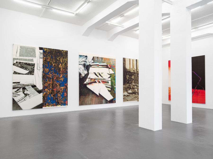 Wade Guyton, Untitled, 2025, Epson UltraChrome PRO inkjet on linen, 325 x 275 cm. Installation view, Galerie Francesca Pia, Zurich 2025. Photo: Cedric Mussano