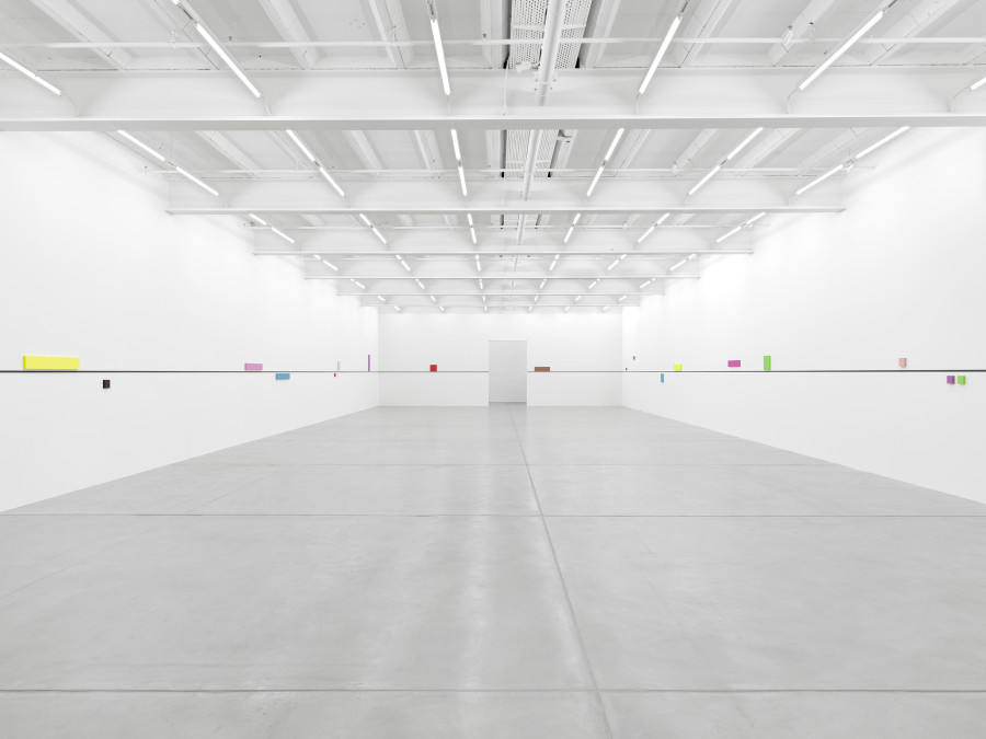 Installation view, Gerwald Rockenschaub, bass+ (re)modification, Galerie Eva Presenhuber, Zurich, MaagAreal, 2024. © Gerwald Rockenschaub. Courtesy the artist and Galerie Eva Presenhuber, Zurich / Vienna. Photo: Stefan Altenburger Photography, Zürich