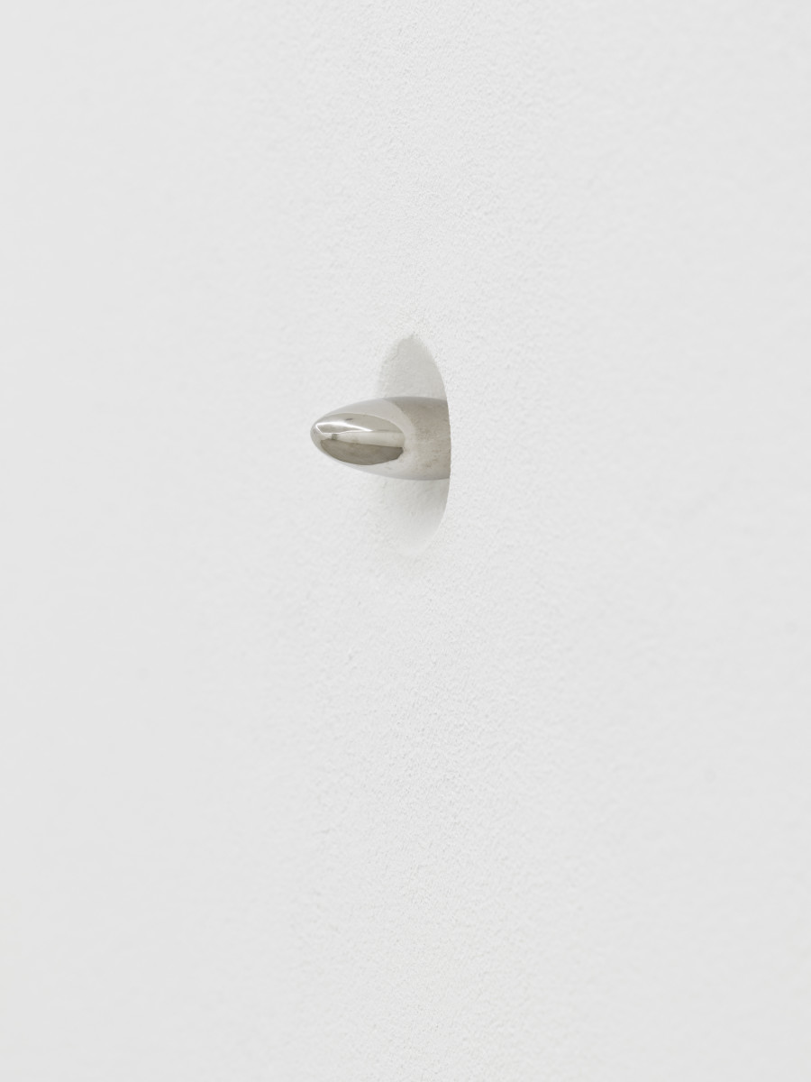 Sanna Helena Berger, Gegengewicht für Schwerpunktthema, 2024. Sterling silver 925 almond 0.5 x 0.8 x 2.5 cm, Hollow dimensions 1 x 1 x 1.5 cm. Galerie Philippzollinger, 2024.